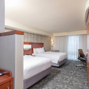 Queen Room Mobility or hearing accessible